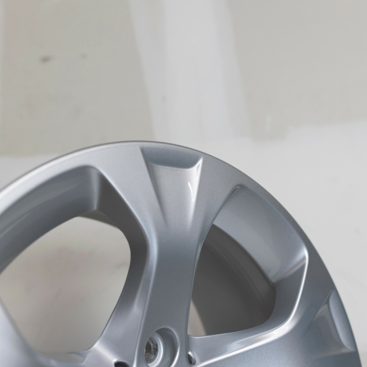 BMW X1 17X7.5 REFINISHED OEM WHEEL 17