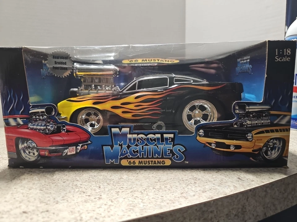Vintage 2002 Muscle Machines 1966 Ford Mustang 1:18 Die-Cast Car Black - Image 2 of 4