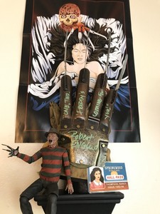 Nightmare-On-Elm-St-Neca-Freddy-Glove-Signed-Robert-Englund
