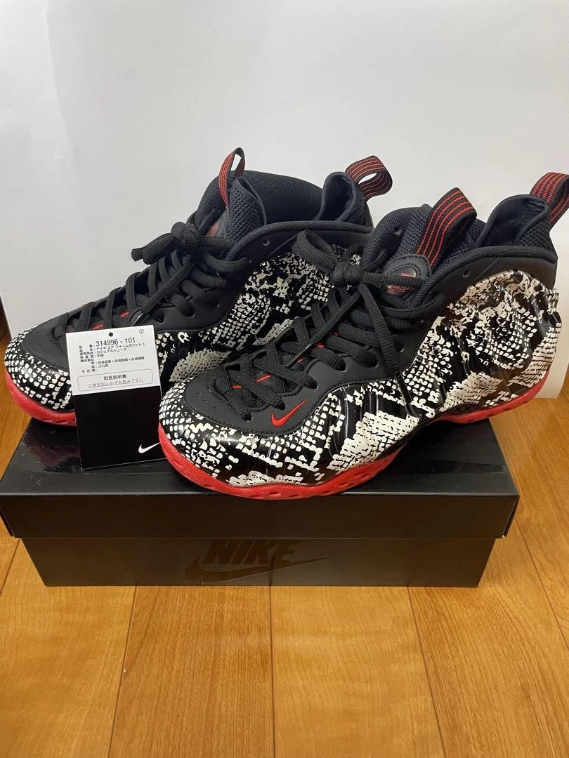 Nike Air Foamposite One 8.5US pelle di serpente nera rossa usata finitura opaca