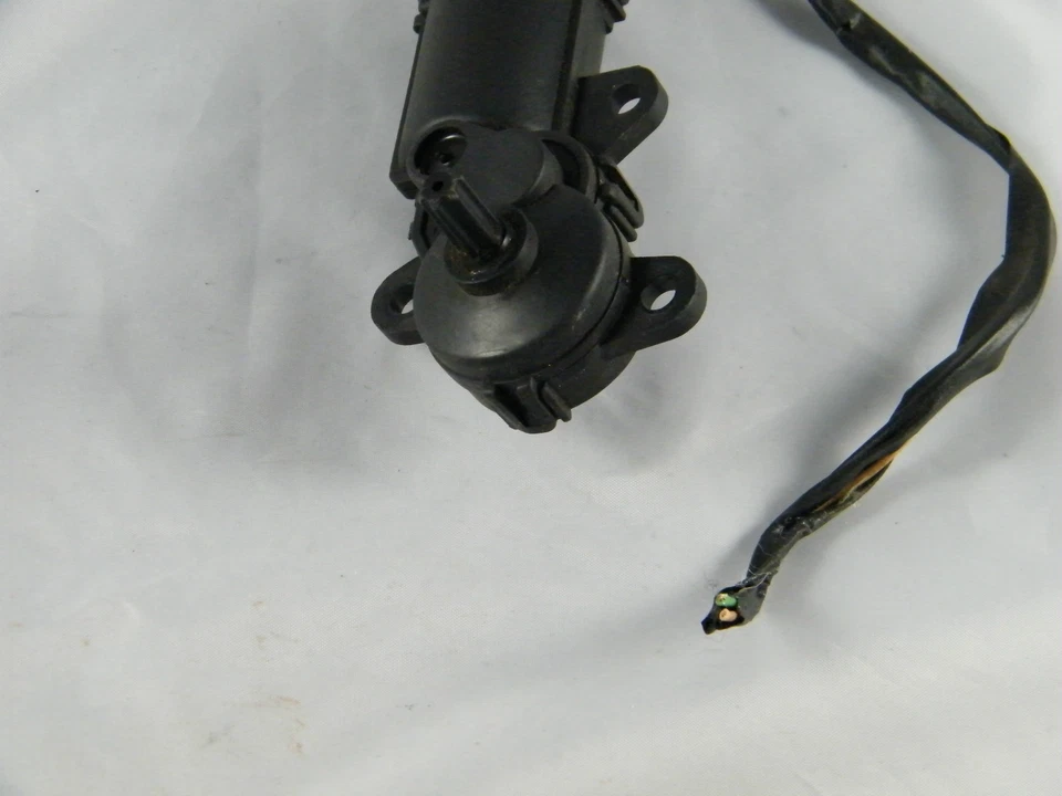 Chevrolet Malibu 2005 ~ motor de solapa de puerta mezclada térmica / aire acondicionado ~ número de pieza 52405614 Foto 2 de 4