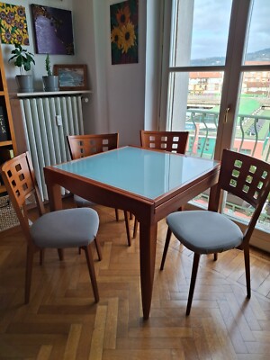 Tavolo in ciliegio Calligaris anno 2001 misura 90x90 allungabile sedie 