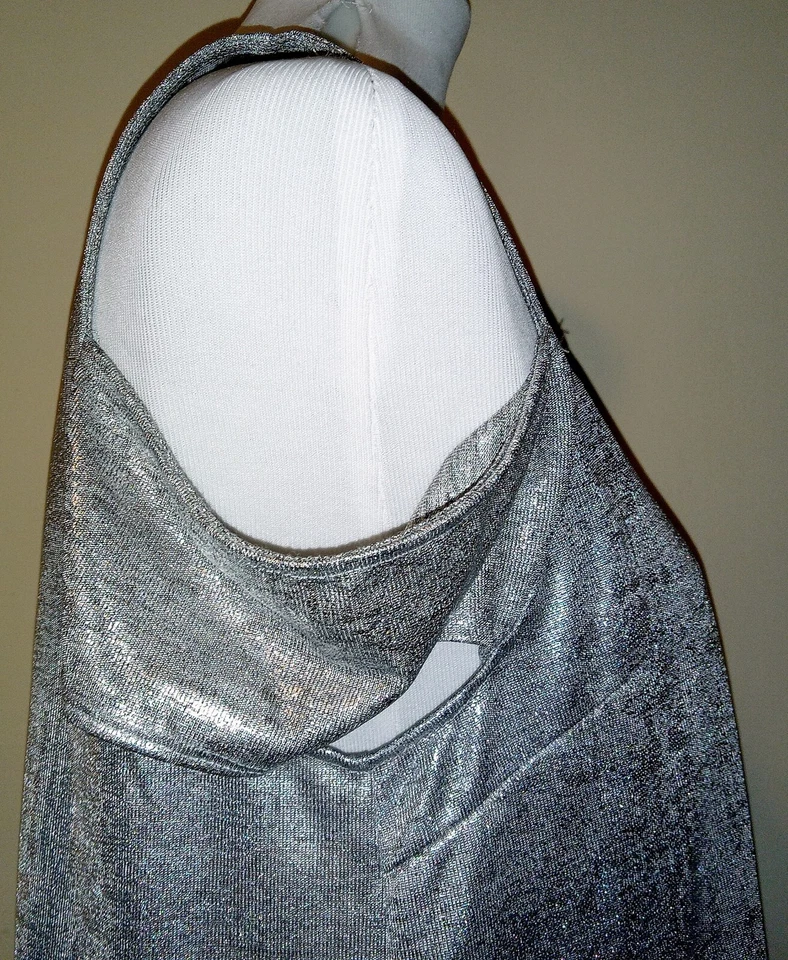 Top de manga corta lamado metálico plateado brillante para mujer talla mediana hombro frío Foto 4 de 4