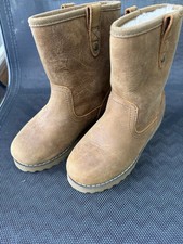 NEW Girls UGG Redwood Chestnut Boots Size 2