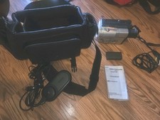 Samsung SCL860 NTSC Hi8 Camcorder 22x Optical/880x Digital Zoom 2.5" LCD S-Video