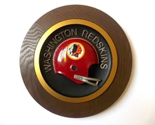 VINTAGE 1970's NFL WASHINGTON REDSKINS PLASTIC 14" ROUND HELMET WALL PLAQUE