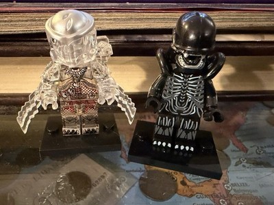 NEW Alien vs Predator: Xenomorph and Yautja Hunter Custom Lego Minifigures