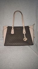Borsa Michael Kors Voyager Medium Multifunzione Top-Zip