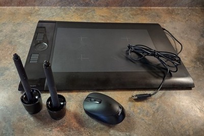 Wacom Intuos4 PTK-840 Graphics Tablet 8 x 12.8 inch with 2 Pens and Mouse