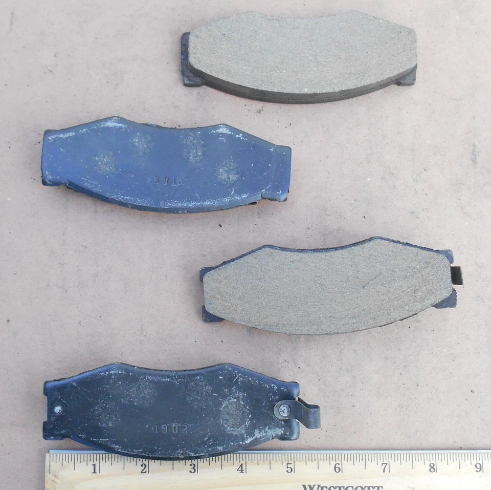 Pastilla de freno orgánica ProMaster D441 para Nissan y para Infiniti M30 1982-97 hecha en EE. UU. Foto 2 de 4