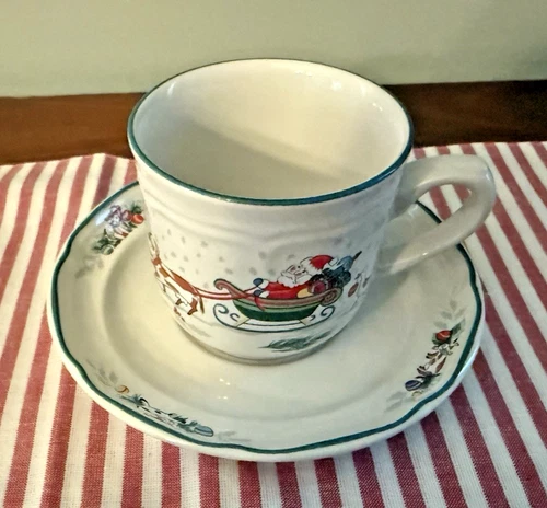Intl. China Country Christmas Stoneware Coffee Cup/Saucer One Set Vintage New