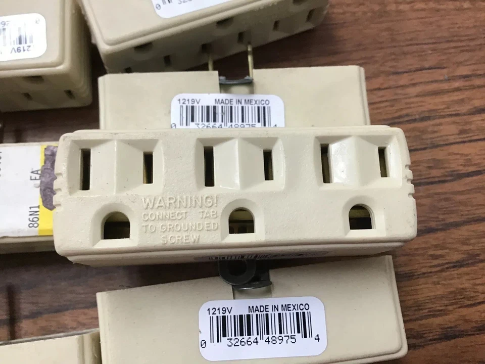 (14-PCS) 1219V Enchufe Adaptador de Salida 3 Enchufes Marfil con Montaje a Tierra (TA6MS) U Foto 2 de 4