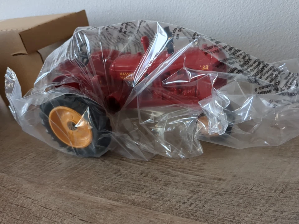 Canadian International Farm Equipment Show 1997 edición especial Massey Harris 33 Foto 4 de 4