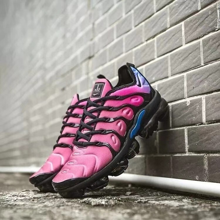 men pink vapor max
