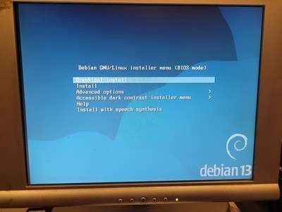 Debian 13 Linux ''Trixie'' x64 Installer on 16G USB Stick Rock Solid Linux Distro!