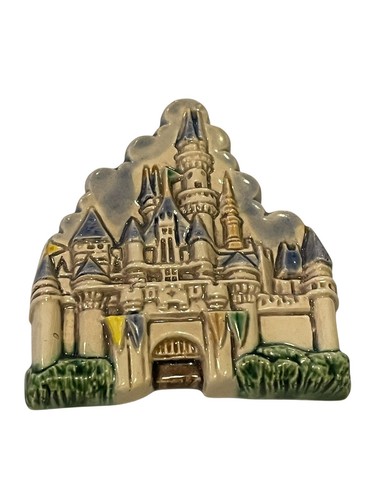 Vintage Disneyland World Ceramic Princess Castle Refrigerator Magnet - Picture 2 of 11