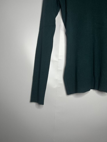 Zuiki Green Long Sleeve Cutaway Neckline. - Picture 3 of 6