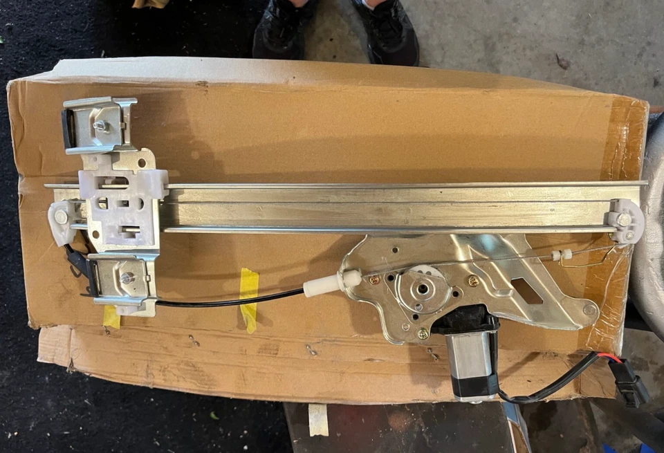 Conjunto de motor regulador de ventana eléctrica delantero izquierdo 741-762 apto para Buick LeSabre 00-05 Foto 2 de 3