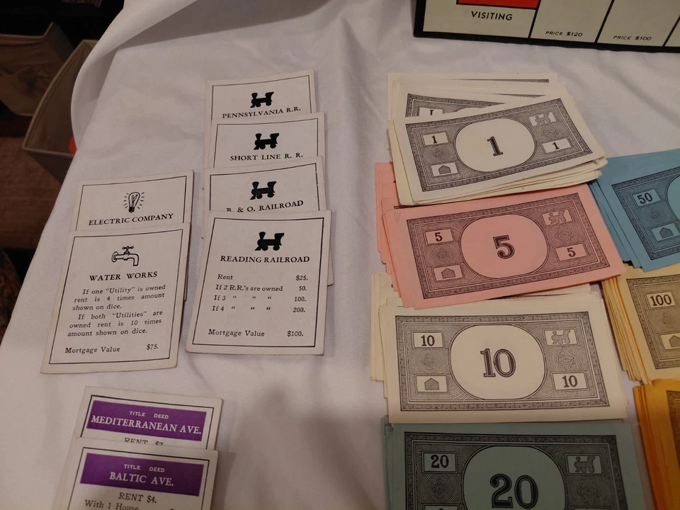 Juego completo de dados vintage retro Monopoly Estate encontrar peones de madera direcciones Foto 4 de 4