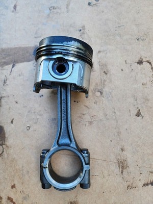 VOLVO PENTA D1 30B GOOD USED CONROD WITH STD PISTON 3812206 3812470