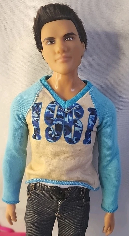 Barbie KEN Muñeca y Lote de Ropa Zapatos Accesorios 18 PIEZAS Foto 2 de 4