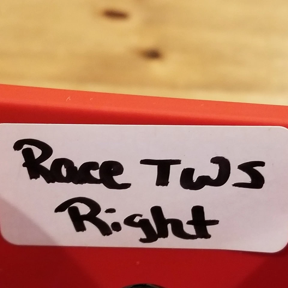 JBL Endurance Race Replacement OEM RIGHT EARBUD ONLY Black - Image 4 of 4