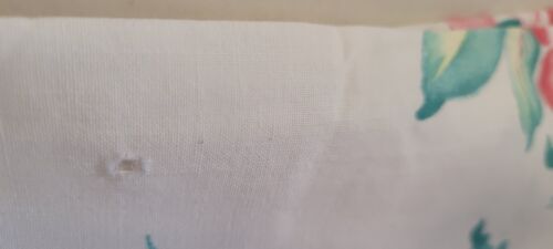 Tovaglia vintage bianca con fiori rossi tenui shabby chic 51" x 64" ARTIGIANALE - Foto 4 di 12