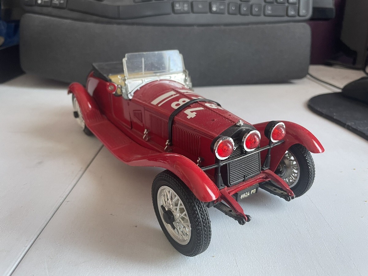 Modèle Réduit Alfa Romeo 1750 6C Rouge Polistil échelle 1/18 - Très Bon état