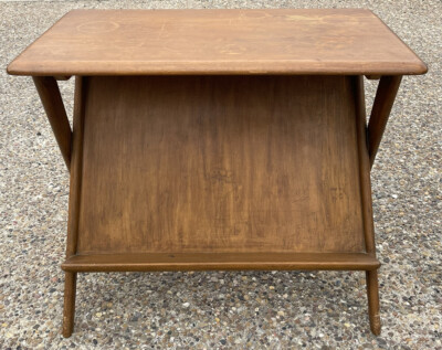 Heywood Wakefield 社製の刻印付きサイドテーブル Vintage Mid Century Heywood Wakefield Side Table with Magazine