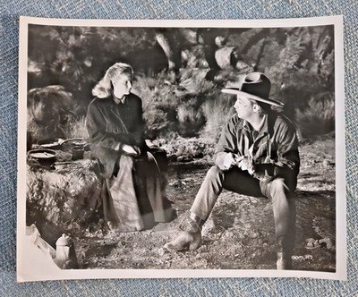 Robert Mitchum & Barbara Bel Geddes Promo Photo From ''Blood On The Moon'' 1948