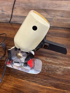 ELECTRIC RC-100 FABRIC CLOTH CUTTING MACHINE