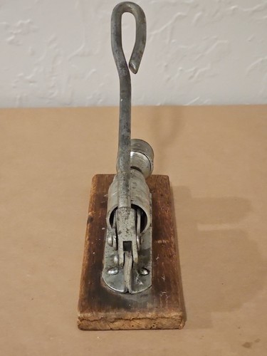 VTG Reed's Rocket Nut Cracker Pecan Nutcracker Wood & Metal USA - Picture 4 of 8