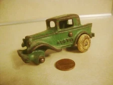 Vintage A.C. Williams Cast Iron AUSTIN TOW TRUCK in Green Goes w Auto Hauler Toy