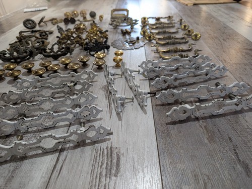 Lot of Ornate Antique & Vintage Brass & Metal Drawer Pulls Parts Hardware - 第 4/8 張圖片