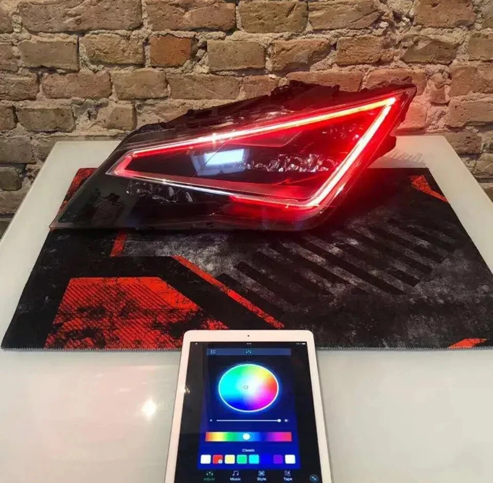 Placas LED multicolores RGB luces de circulación diurna para SEAT LEON 2013+ APLICACIÓN DE TELÉFONO Foto 3 de 4