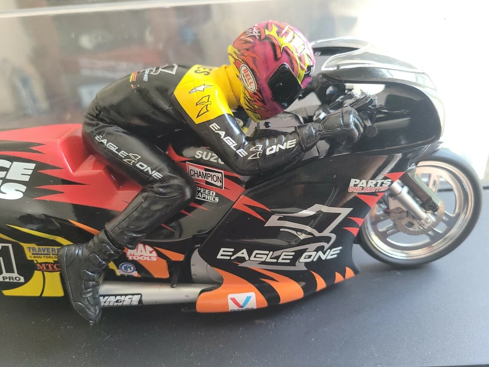 Matt Hines NHRA Pro Stock Drag Bike 1:9 Vance & Hines Eagle 1 Preowned. - Image 2 of 4