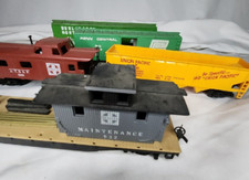 HO Train Car Lot Burlington Northern Penn Union Pacific Caboose Maintenance 932