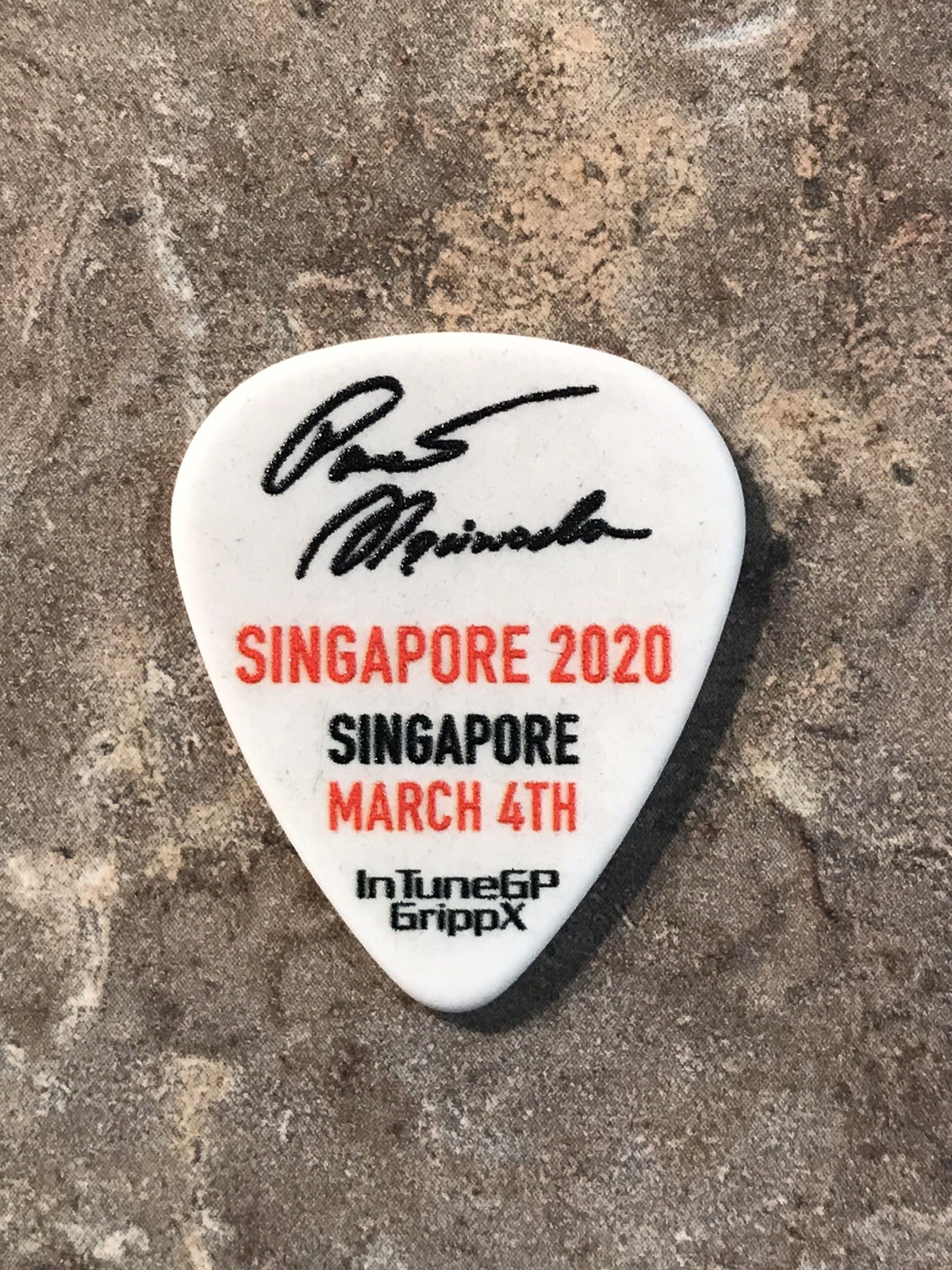 Scorpions “Pawel Maciwoda” 3/4/2020 Singapore Guitar Pick-Super Rare –  Biblioteca Nacional de Angola