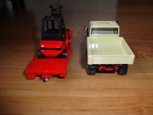Siku 2522 Mercedes Unimog U1500 + Remolque + Carretilla elevadora + accesorios - Imagen 6 de 7