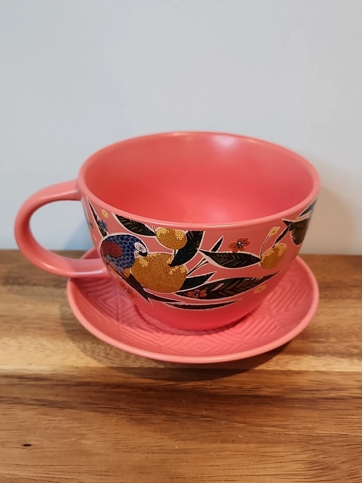 Taza y platillo Threshold Latte HELLO MAGNÍFICO loros aves tropicales 16 oz taza roja Foto 3 de 4