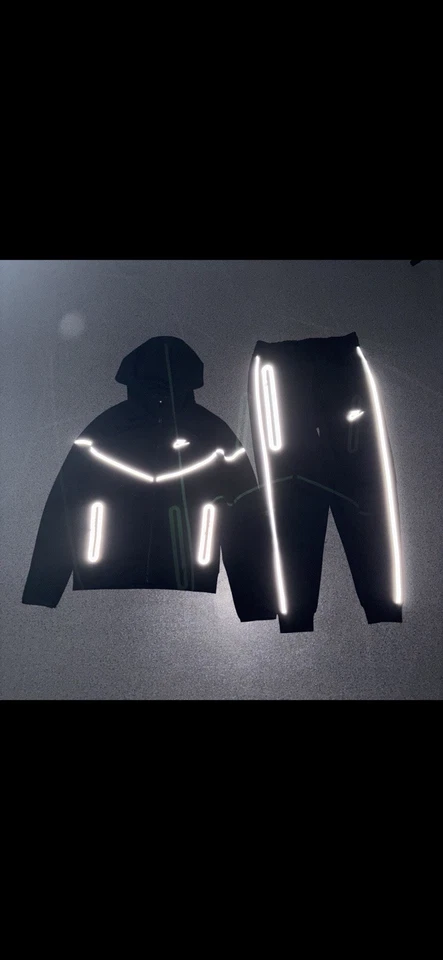 Conjunto de chándal y pantalones Nike Tech polar reflectante negro para hombre’s Foto 4 de 4