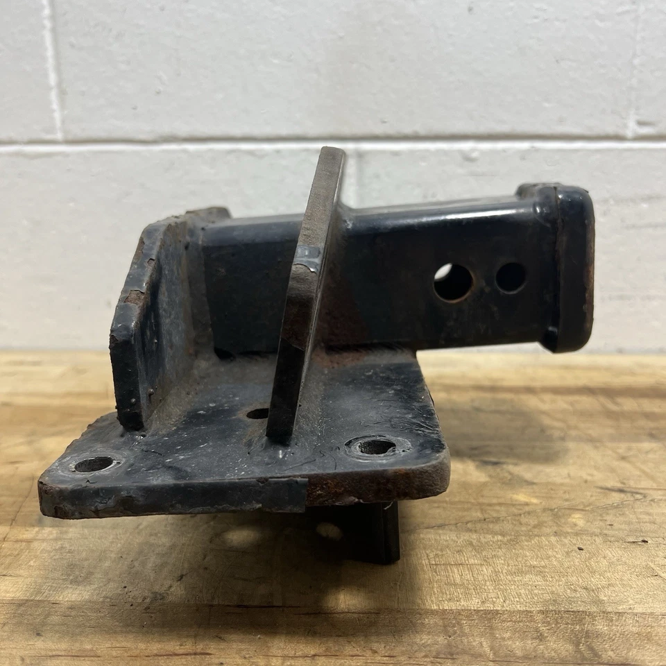 Приемник сцепное устройство для прицепа Dodge Durango 2004-2009 годов выпуска от оригинального производителя - Изображение 4 из 4