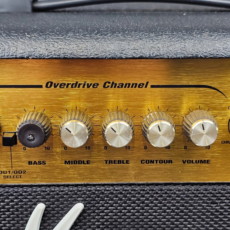 Marshall MG100HDFX Amplificatore Chitarra Stato Solido 100W Effetti Digitali FX Stage - Immagine 3 di 4