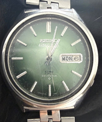 Seiko 5 Sports Automatic Vintage Herrenuhr | Grünes Zifferblatt | Day-Date |