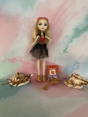 Ever After High ~ Mirror Beach Apple White Doll Unique Story Booklet Brush