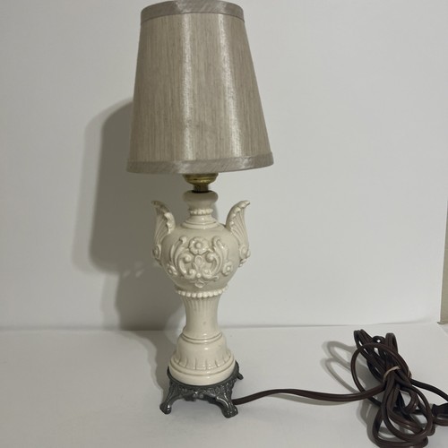 Vintage White Porcelain Urn Italian French Country Style Table Lamp On Pedestal - 第 1/11 張圖片