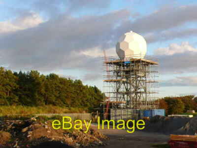 Foto 6x4 Bau einer neuen Radarkuppel Die Kuppel auf dieser Seite wurde um 2011