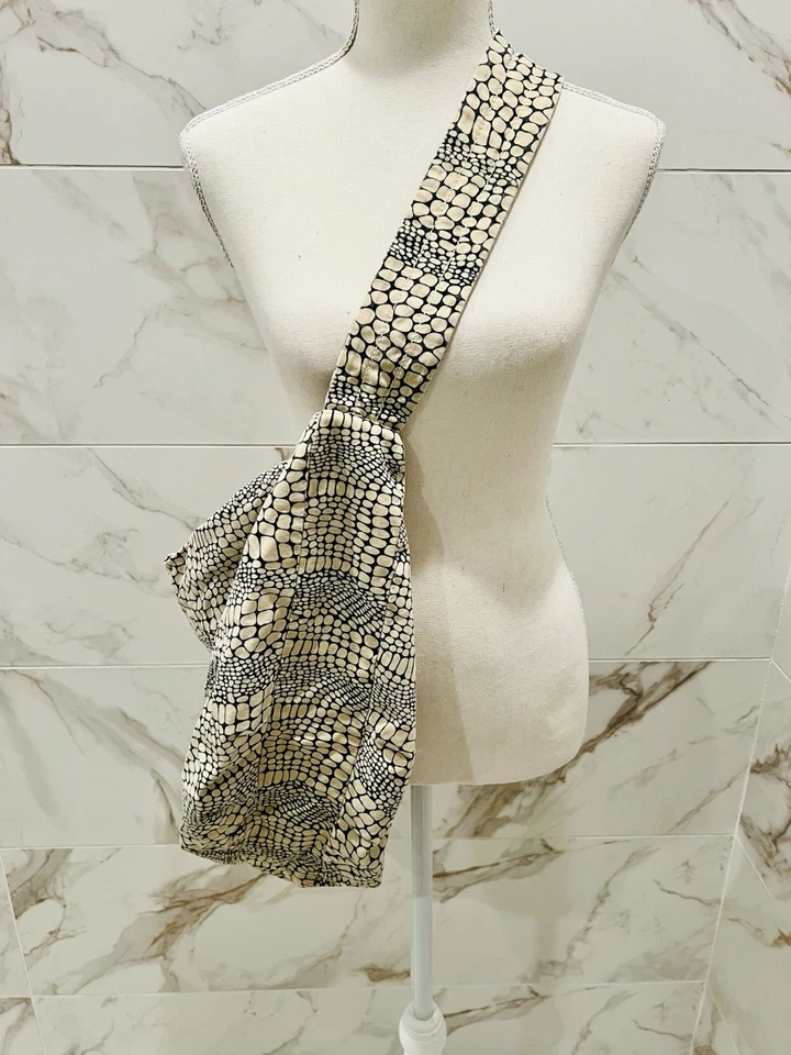 Bolso Hobo Antiguo Azul Marino Abstracto Estampado Guijarro - Usado Excelente Estado - Estampado Animal Foto 2 de 4