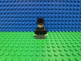 LEGO Penguin Minifigure sh0096 DC Super Heroes Batman 76010 CMF Lot Rare Retired