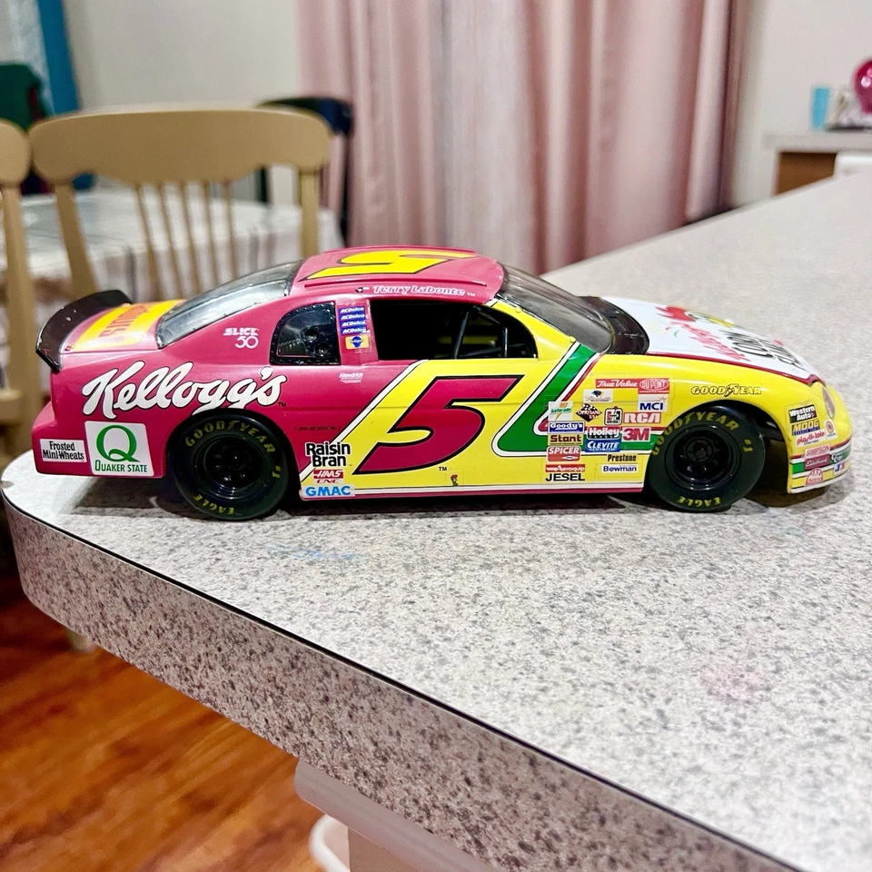 Ertl NASCAR 1997 Terry Labonte #5 Kellogg's Chevy Monte Carlo 1:18 coche diecast Foto 2 de 4